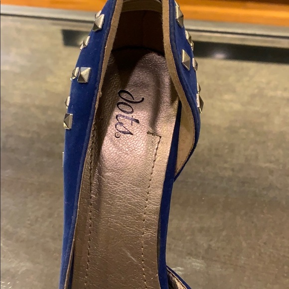 Velvet blue heels with silver studs - Picture 2 of 7